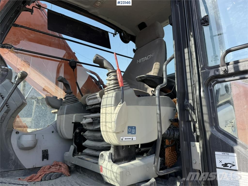 Hitachi ZX290LC-5B excavator with a digging bucket Koparki gąsienicowe