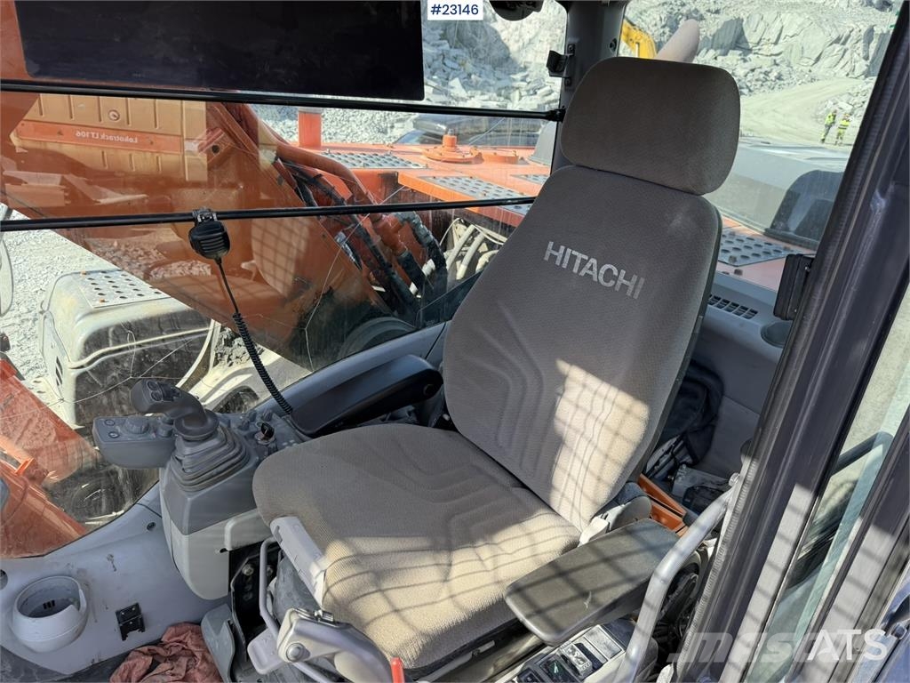 Hitachi ZX290LC-5B excavator with a digging bucket Koparki gąsienicowe