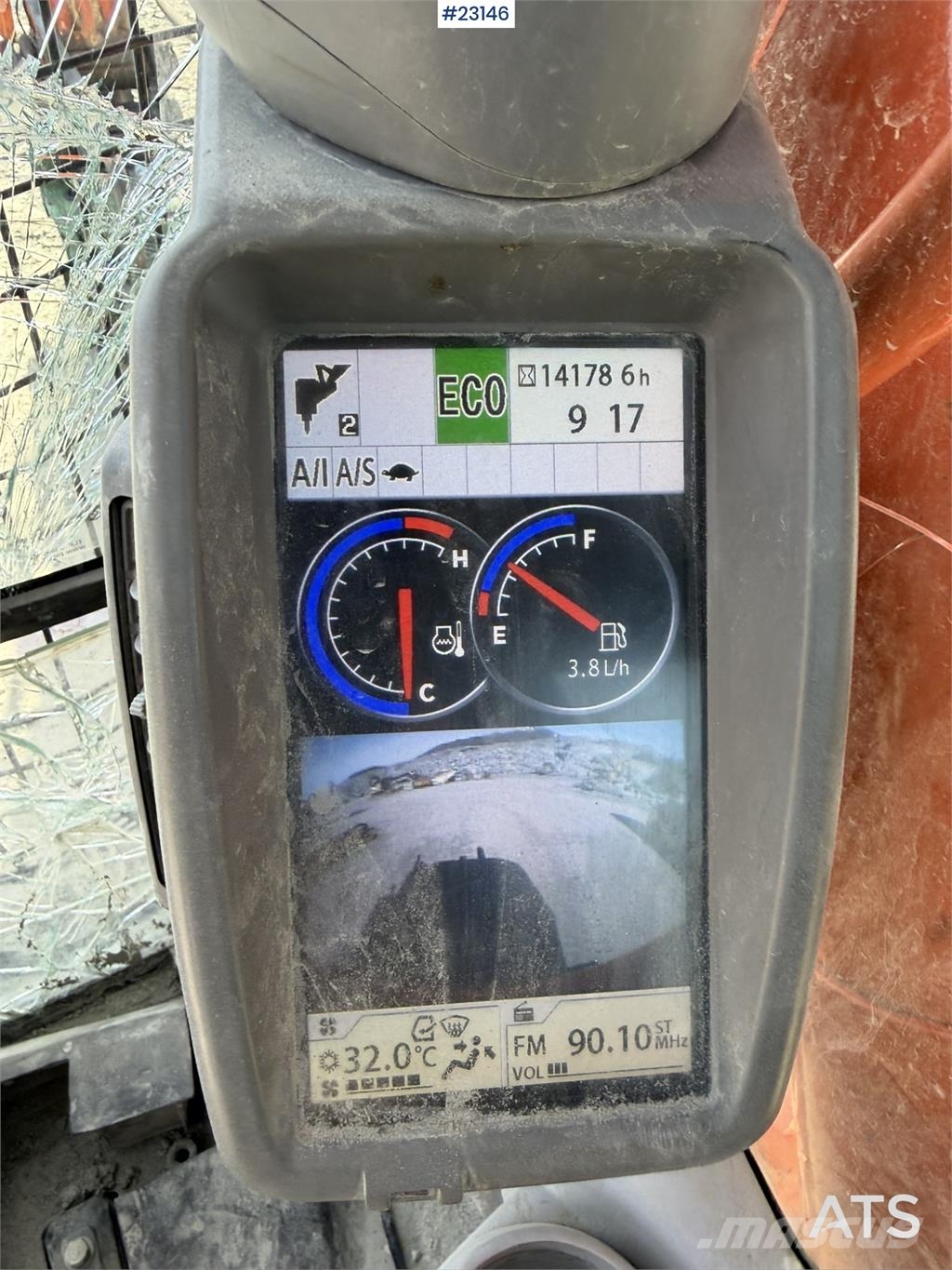 Hitachi ZX290LC-5B excavator with a digging bucket Koparki gąsienicowe