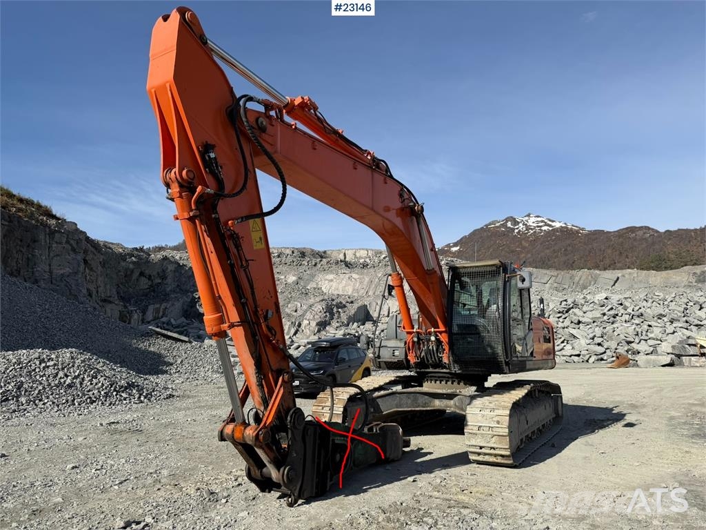 Hitachi ZX290LC-5B excavator with a digging bucket Koparki gąsienicowe