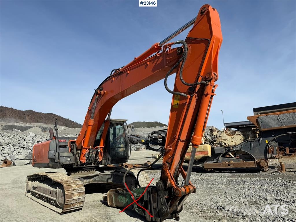 Hitachi ZX290LC-5B excavator with a digging bucket Koparki gąsienicowe