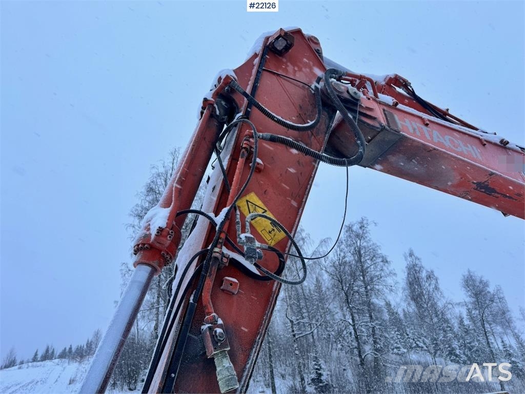 Hitachi ZX300LC-6 crawler excavator with digging bucket Escavadeiras de esteiras