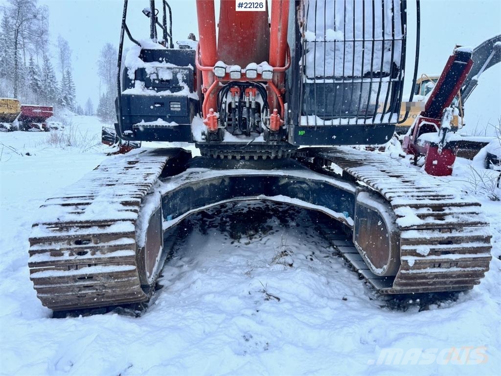 Hitachi ZX300LC-6 crawler excavator with digging bucket Escavadeiras de esteiras
