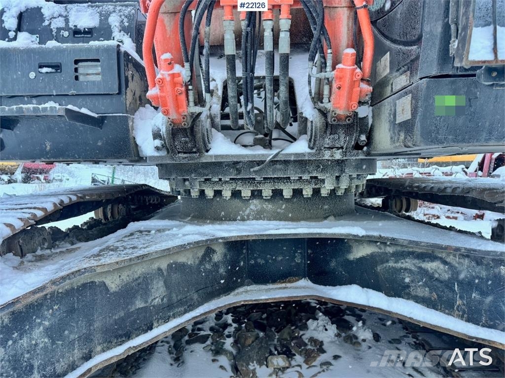 Hitachi ZX300LC-6 crawler excavator with digging bucket Escavadeiras de esteiras