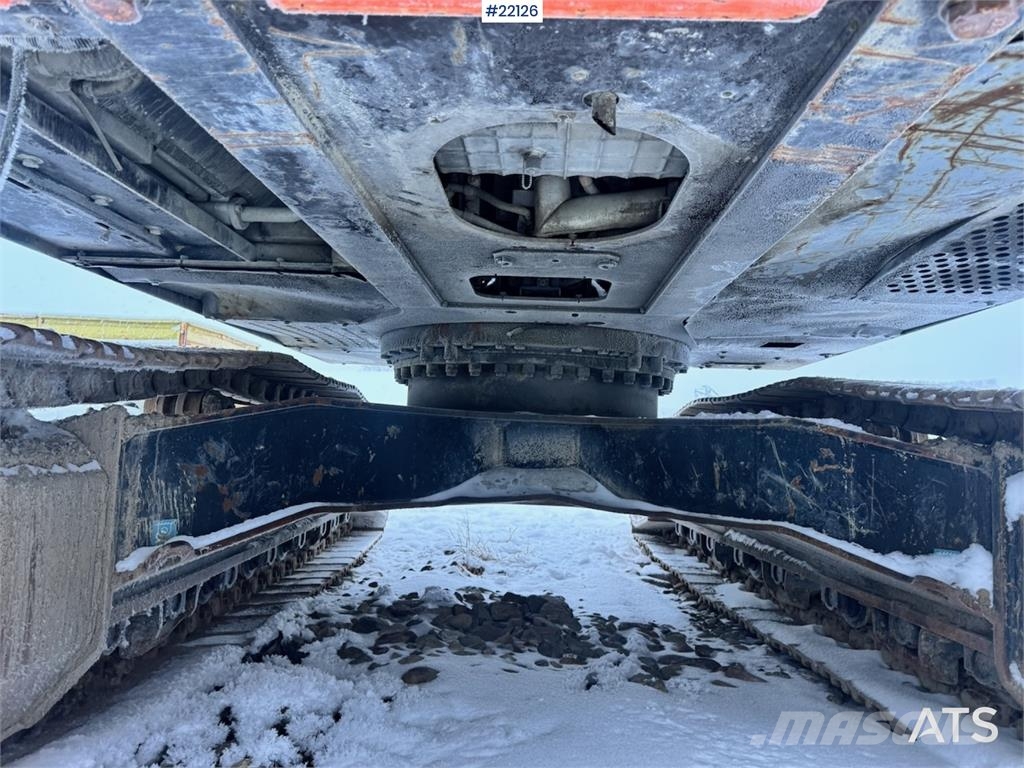 Hitachi ZX300LC-6 crawler excavator with digging bucket Escavadeiras de esteiras
