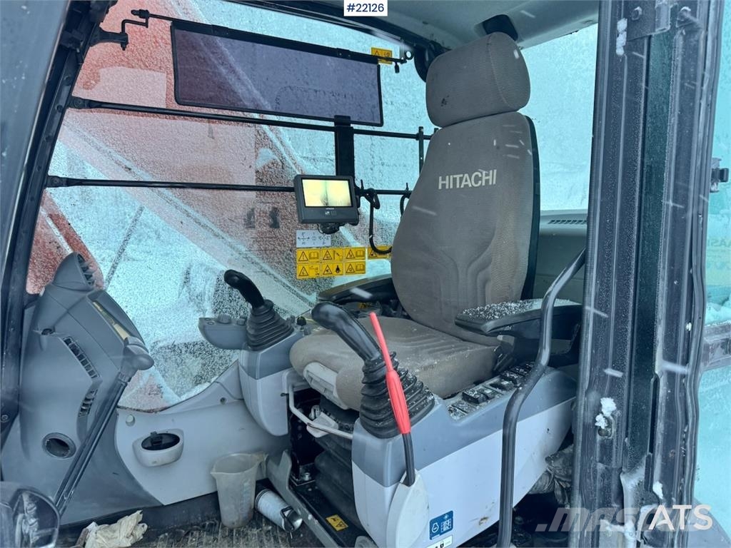 Hitachi ZX300LC-6 crawler excavator with digging bucket Escavadeiras de esteiras