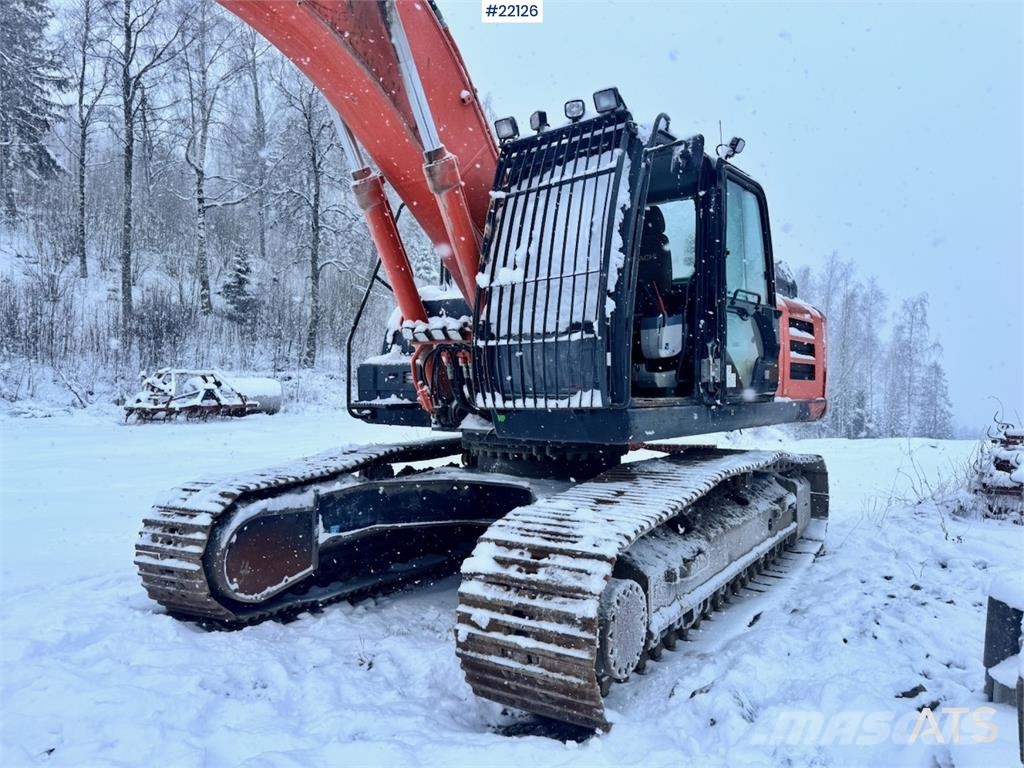 Hitachi ZX300LC-6 crawler excavator with digging bucket Escavadeiras de esteiras