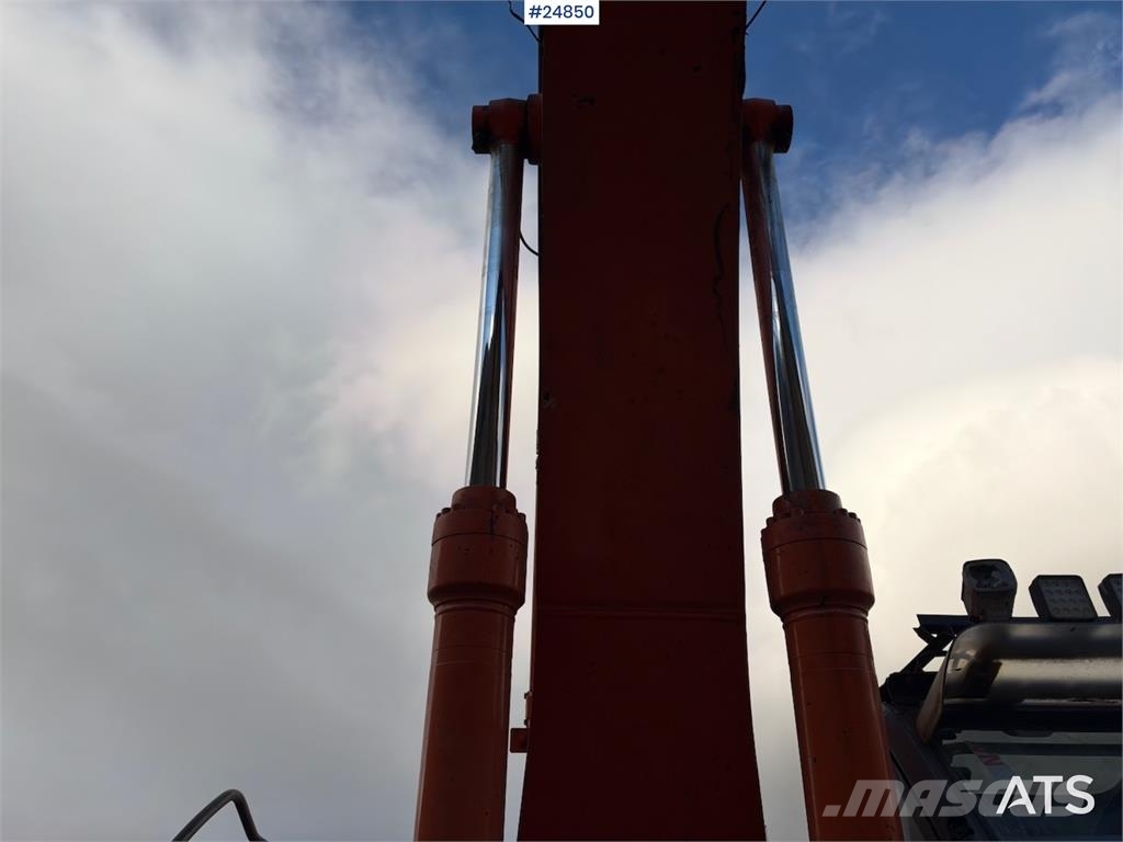 Hitachi ZX350LC-3 Excavator with Digging Bucket Beltegraver