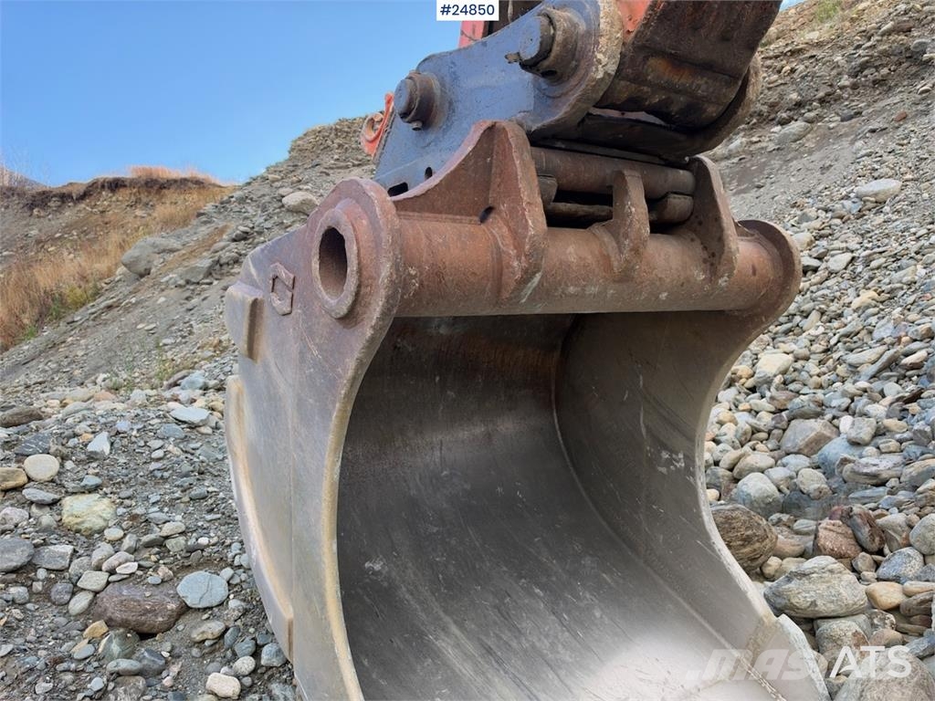 Hitachi ZX350LC-3 Excavator with Digging Bucket Beltegraver