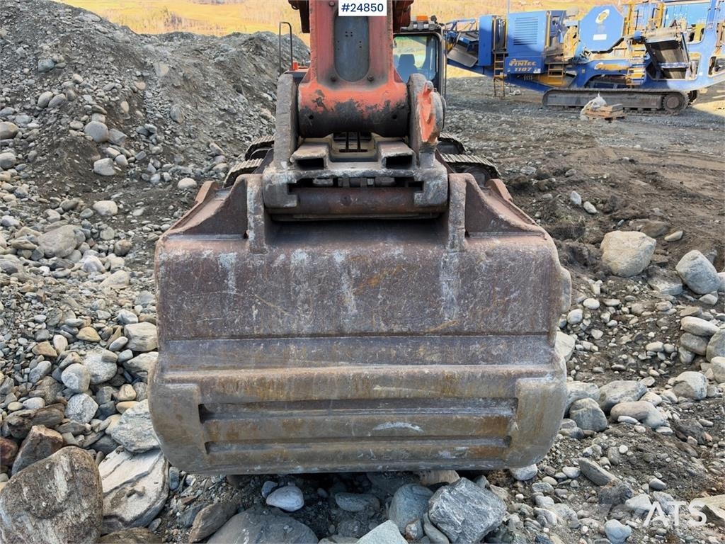 Hitachi ZX350LC-3 Excavator with Digging Bucket Beltegraver