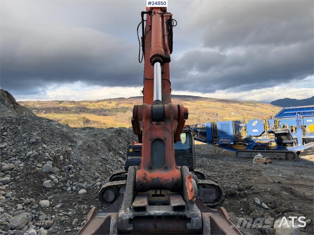 Hitachi ZX350LC-3 Excavator with Digging Bucket Beltegraver