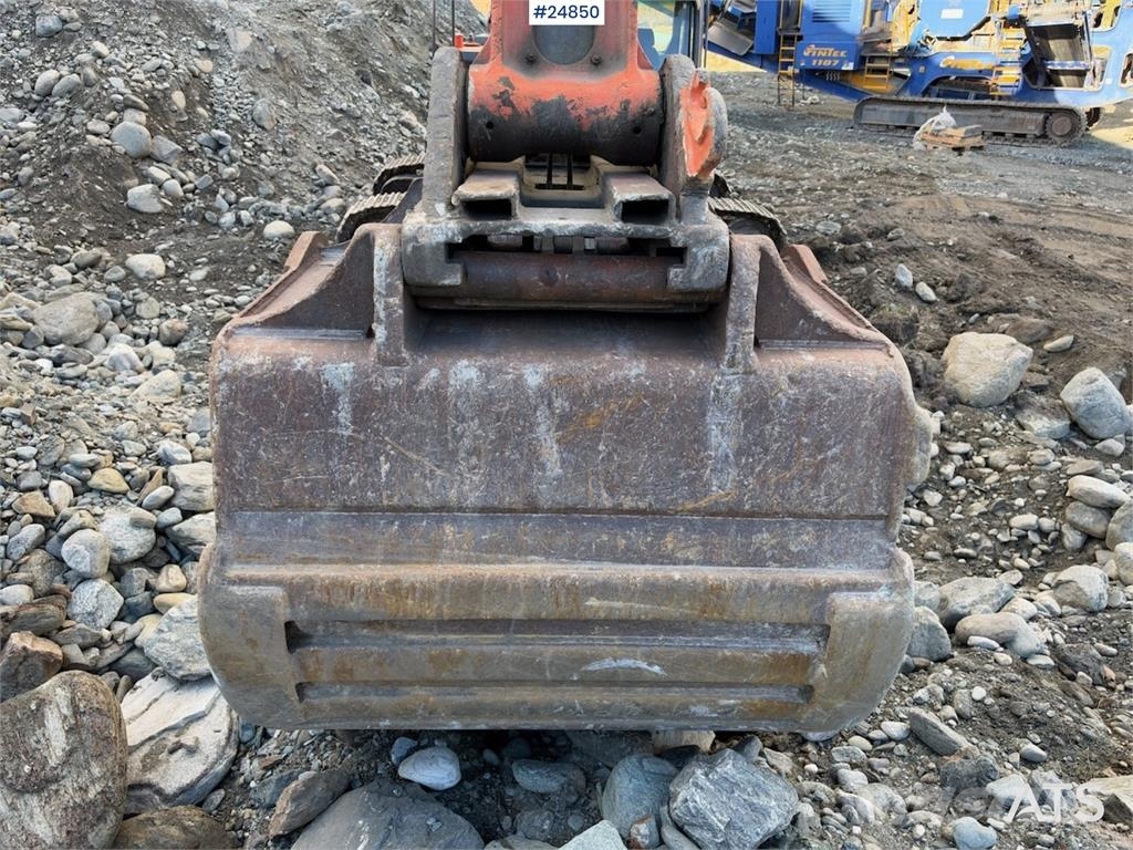 Hitachi ZX350LC-3 Excavator with Digging Bucket Beltegraver