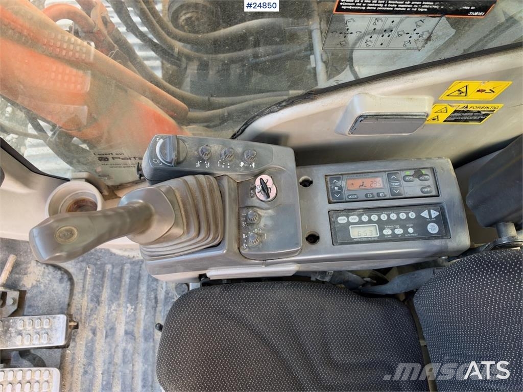 Hitachi ZX350LC-3 Excavator with Digging Bucket Beltegraver