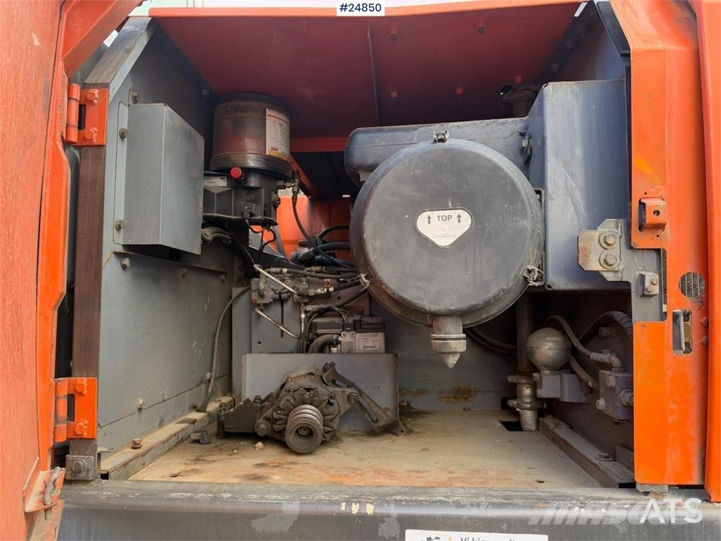 Hitachi ZX350LC-3 Excavator with Digging Bucket Beltegraver