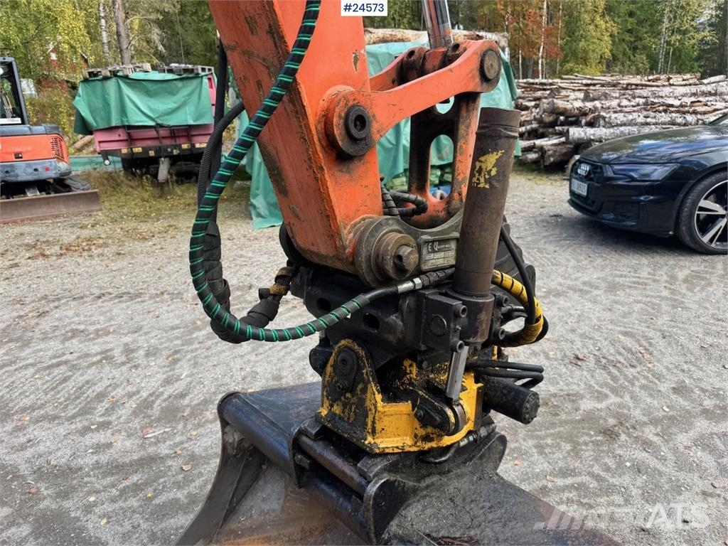 Hitachi ZX70 Excavator with Tiltrotator and 3 Buckets – On Beltegraver
