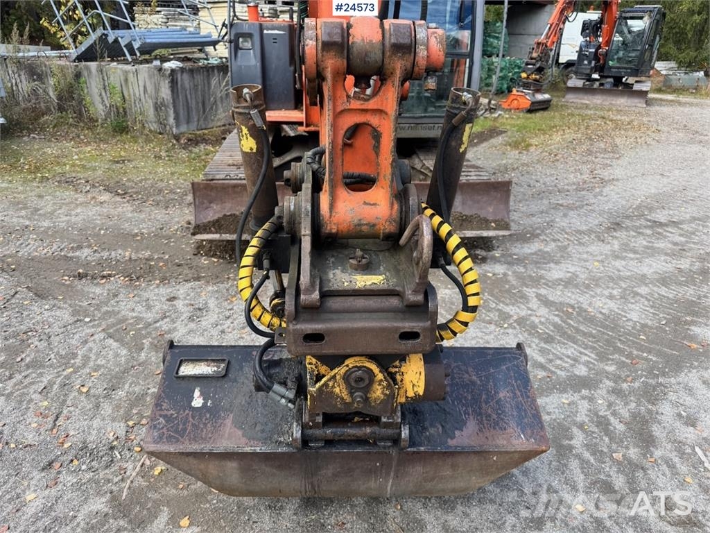 Hitachi ZX70 Excavator with Tiltrotator and 3 Buckets – On Beltegraver