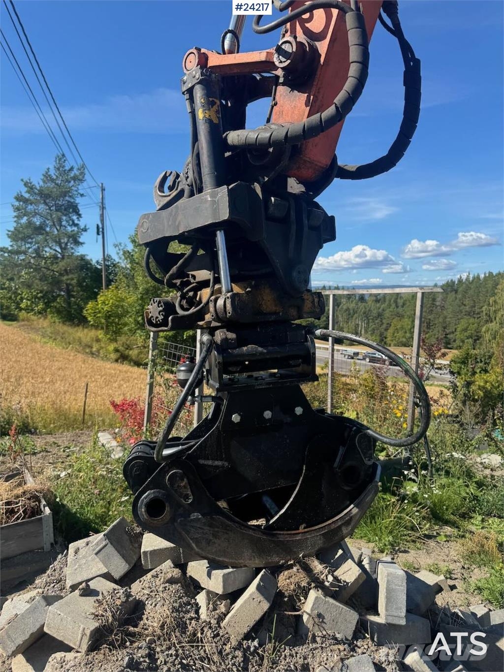 Hitachi ZX85US-5A Excavator with Tilt, Grading Bucket and  Beltegraver