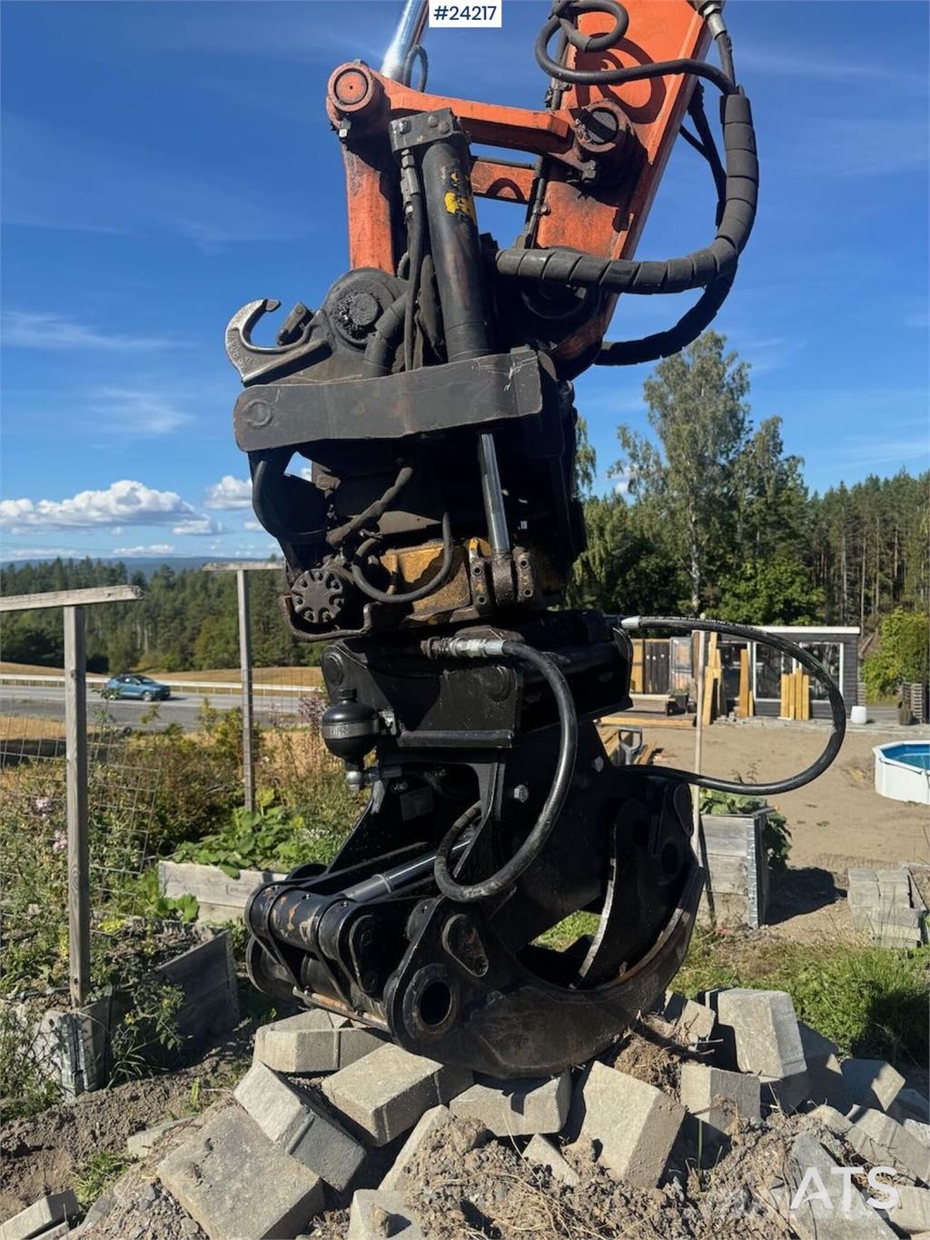 Hitachi ZX85US-5A Excavator with Tilt, Grading Bucket and  Beltegraver