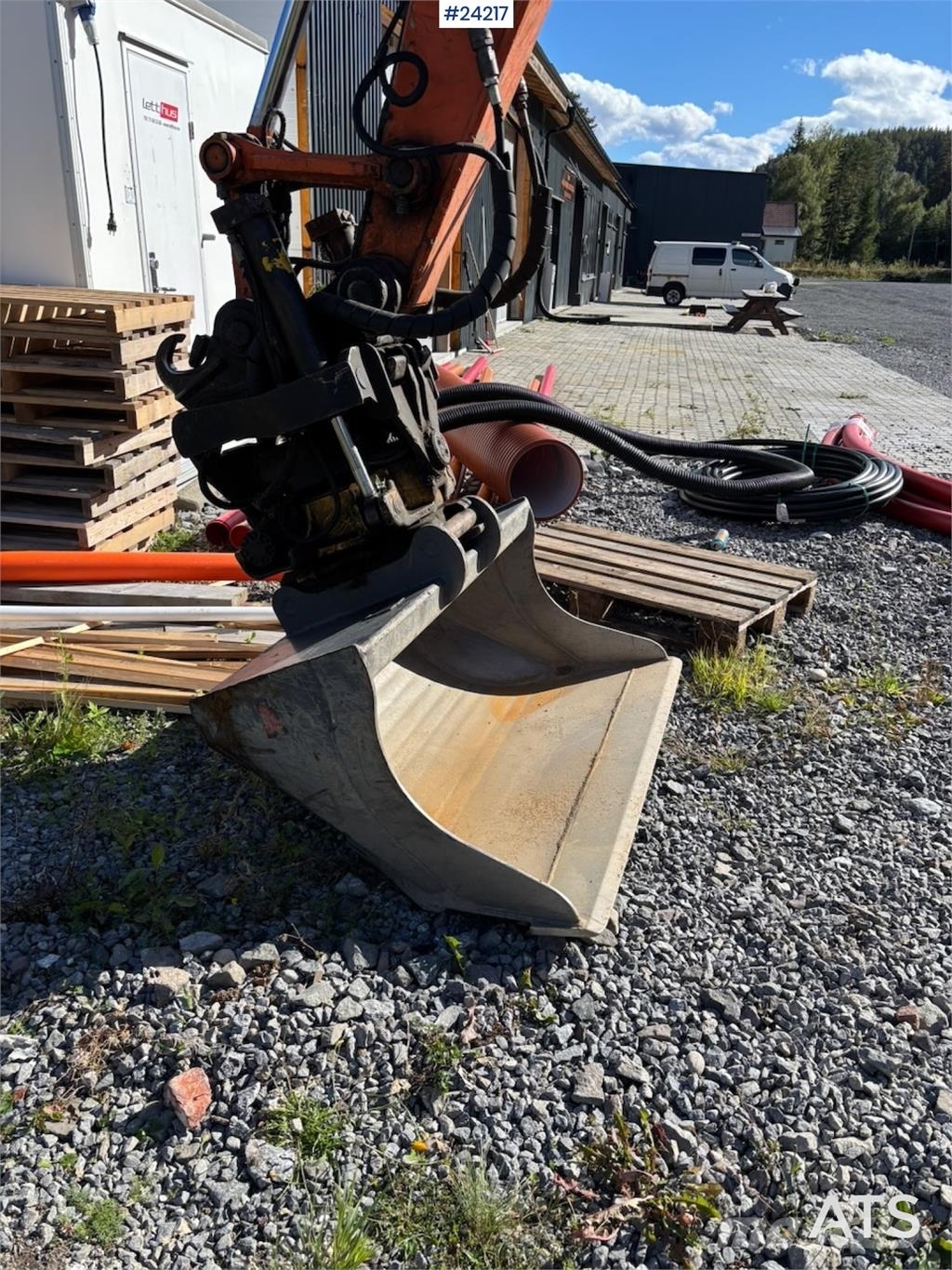 Hitachi ZX85US-5A Excavator with Tilt, Grading Bucket and  Beltegraver