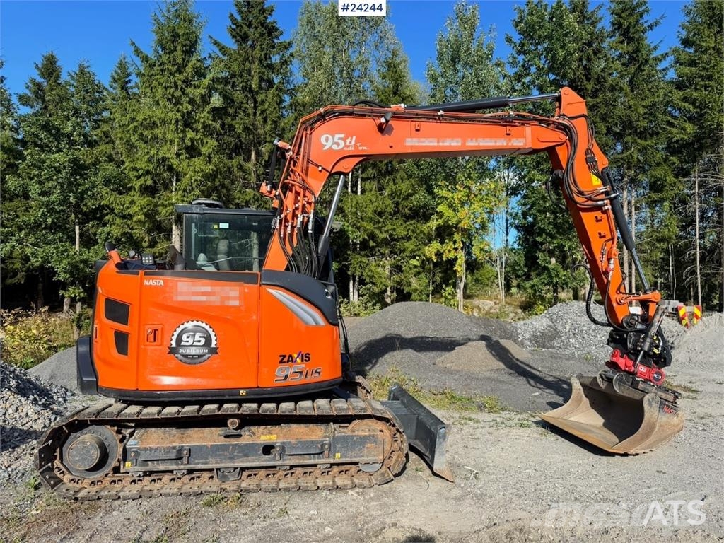 Hitachi ZX95US-7 Excavator w/ Rototilt w/ grab – 2 buckets Beltegraver
