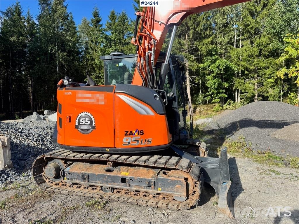 Hitachi ZX95US-7 Excavator w/ Rototilt w/ grab – 2 buckets Beltegraver