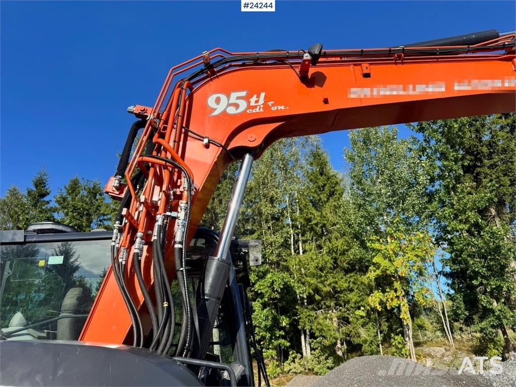 Hitachi ZX95US-7 Excavator w/ Rototilt w/ grab – 2 buckets Beltegraver
