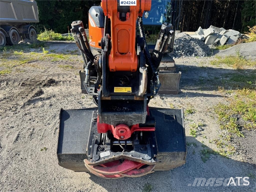 Hitachi ZX95US-7 Excavator w/ Rototilt w/ grab – 2 buckets Beltegraver