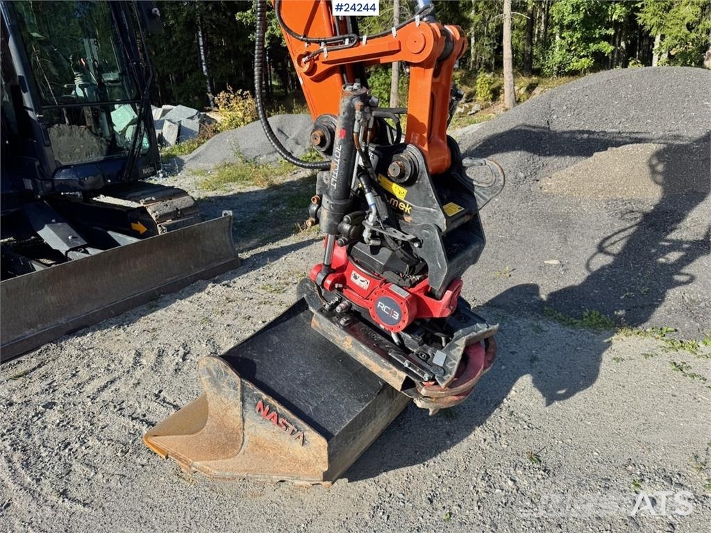 Hitachi ZX95US-7 Excavator w/ Rototilt w/ grab – 2 buckets Beltegraver