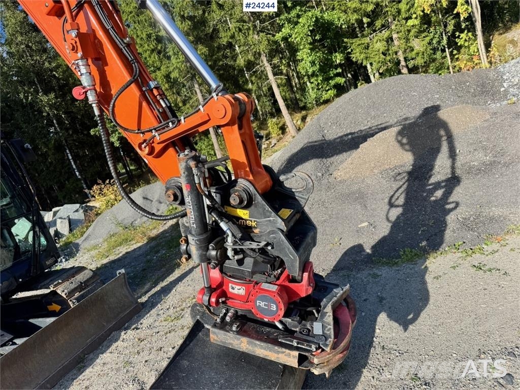 Hitachi ZX95US-7 Excavator w/ Rototilt w/ grab – 2 buckets Beltegraver