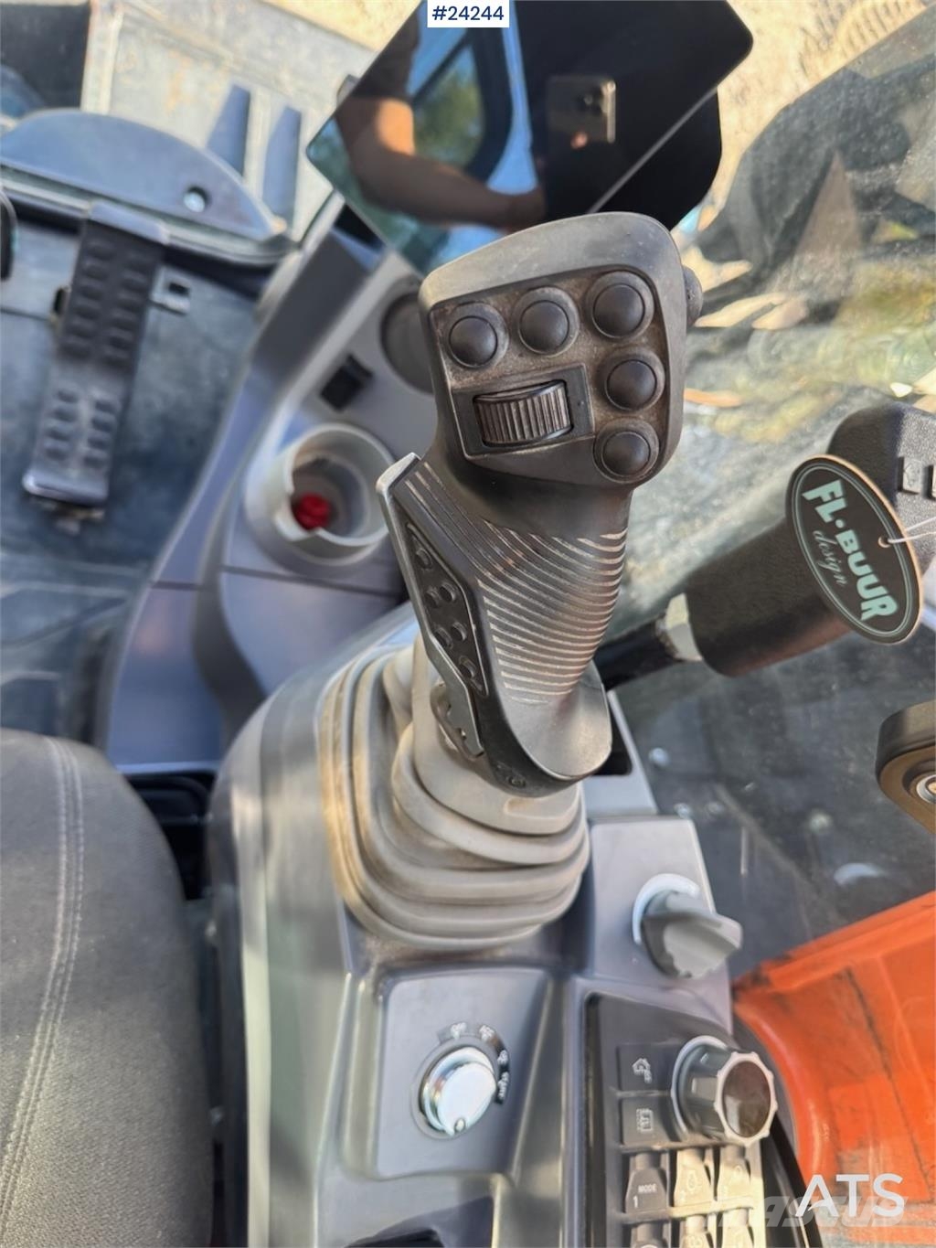 Hitachi ZX95US-7 Excavator w/ Rototilt w/ grab – 2 buckets Beltegraver