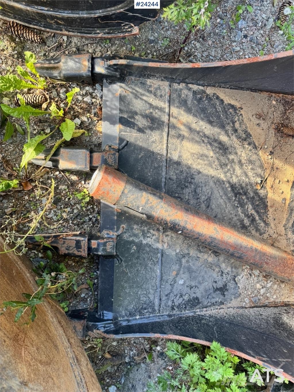 Hitachi ZX95US-7 Excavator w/ Rototilt w/ grab – 2 buckets Beltegraver