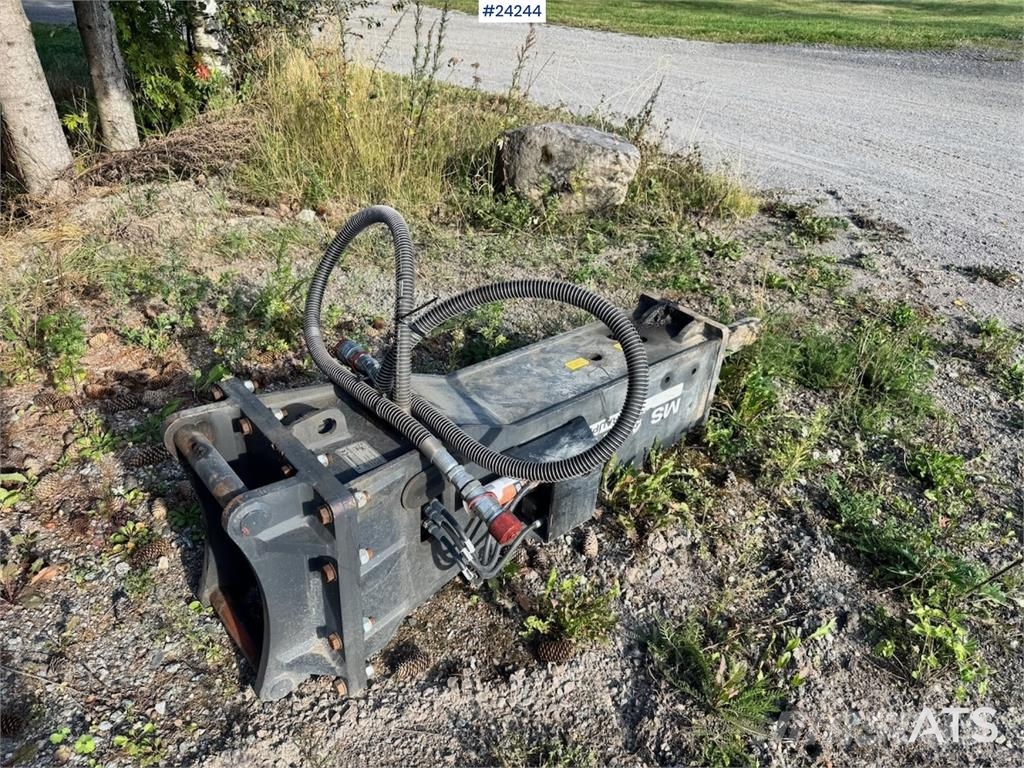 Hitachi ZX95US-7 Excavator w/ Rototilt w/ grab – 2 buckets Beltegraver