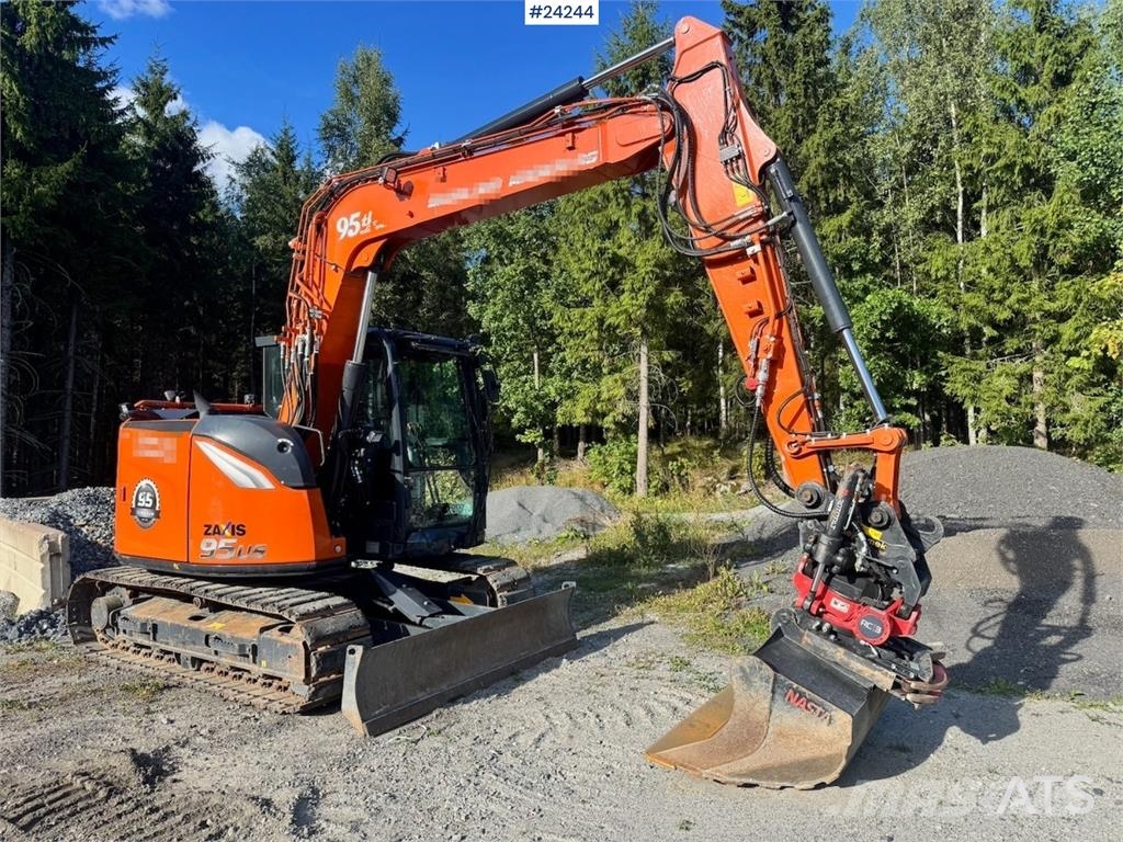Hitachi ZX95US-7 Excavator w/ Rototilt w/ grab – 2 buckets Beltegraver