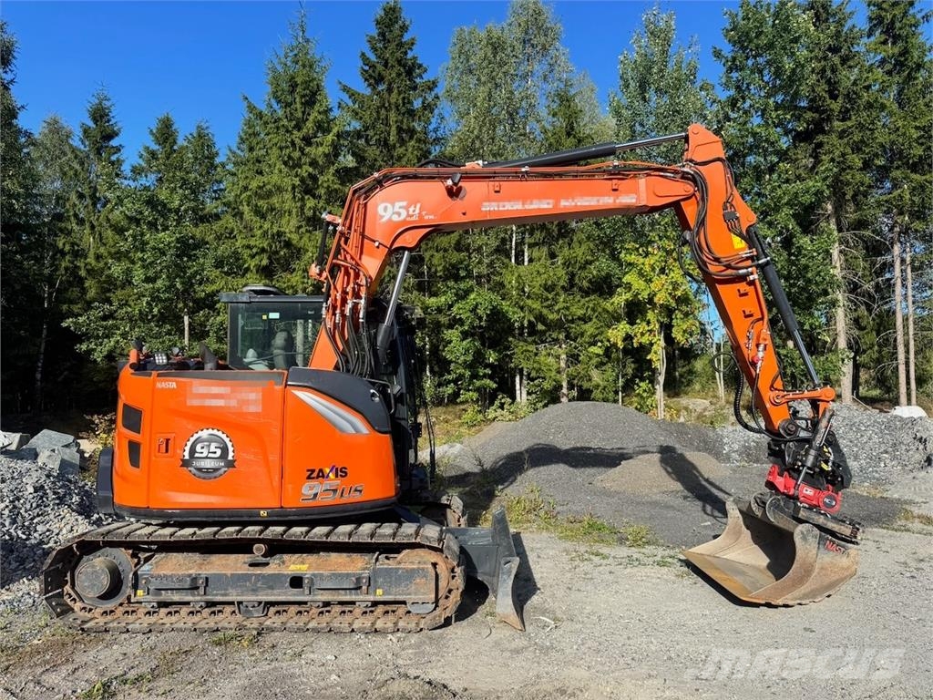 Hitachi ZX95US-7 Excavator w/ Rototilt w/ grab – 2 buckets Beltegraver