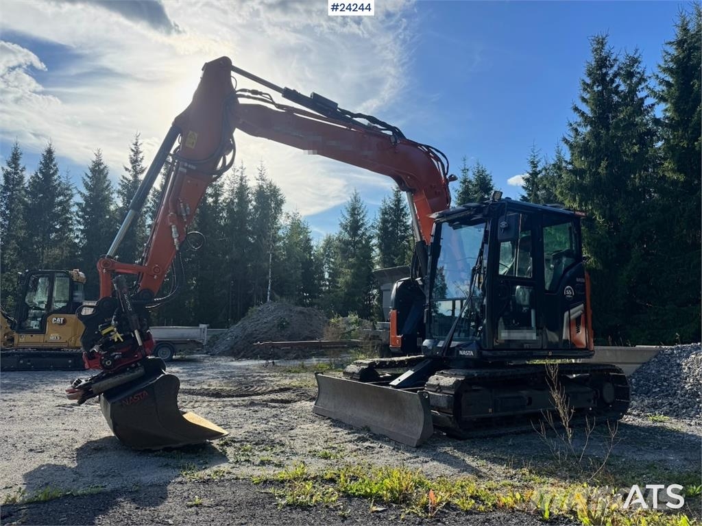Hitachi ZX95US-7 Excavator w/ Rototilt w/ grab – 2 buckets Beltegraver