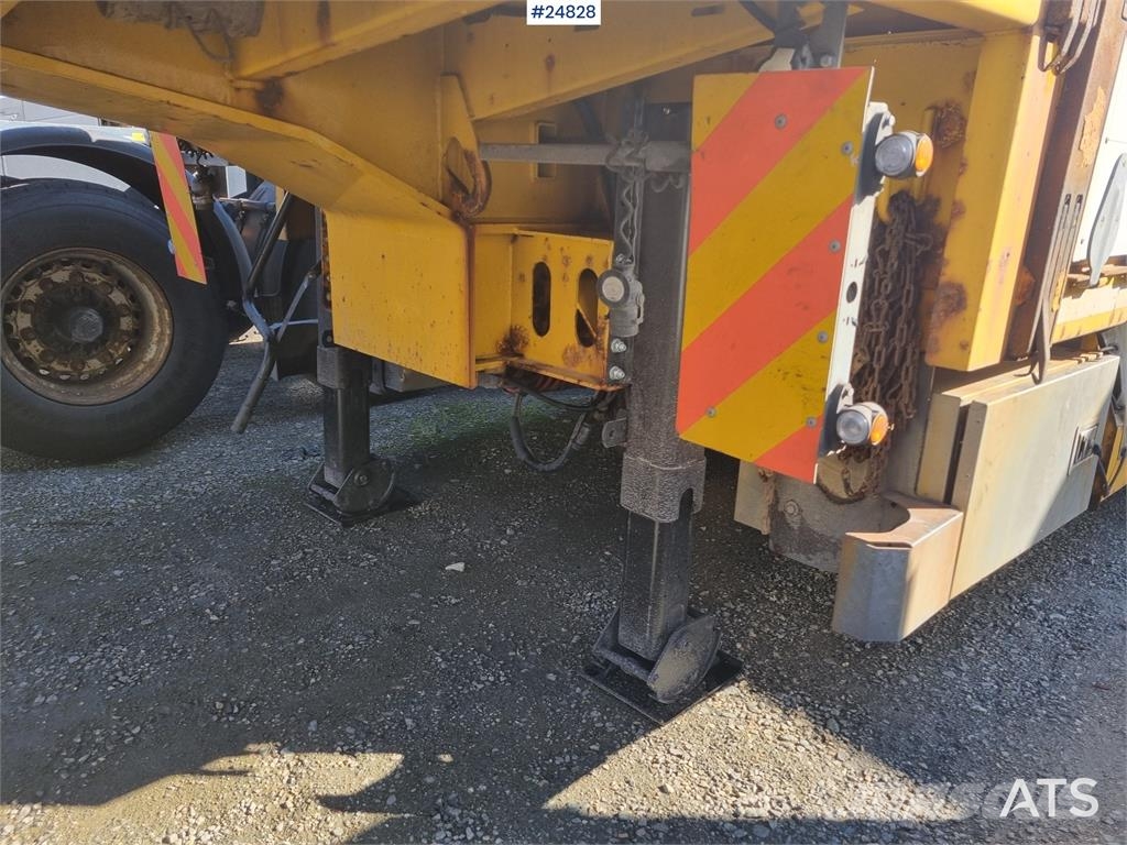 HRD 3 axle jumbo trailer with an extendable deck Andre hengere