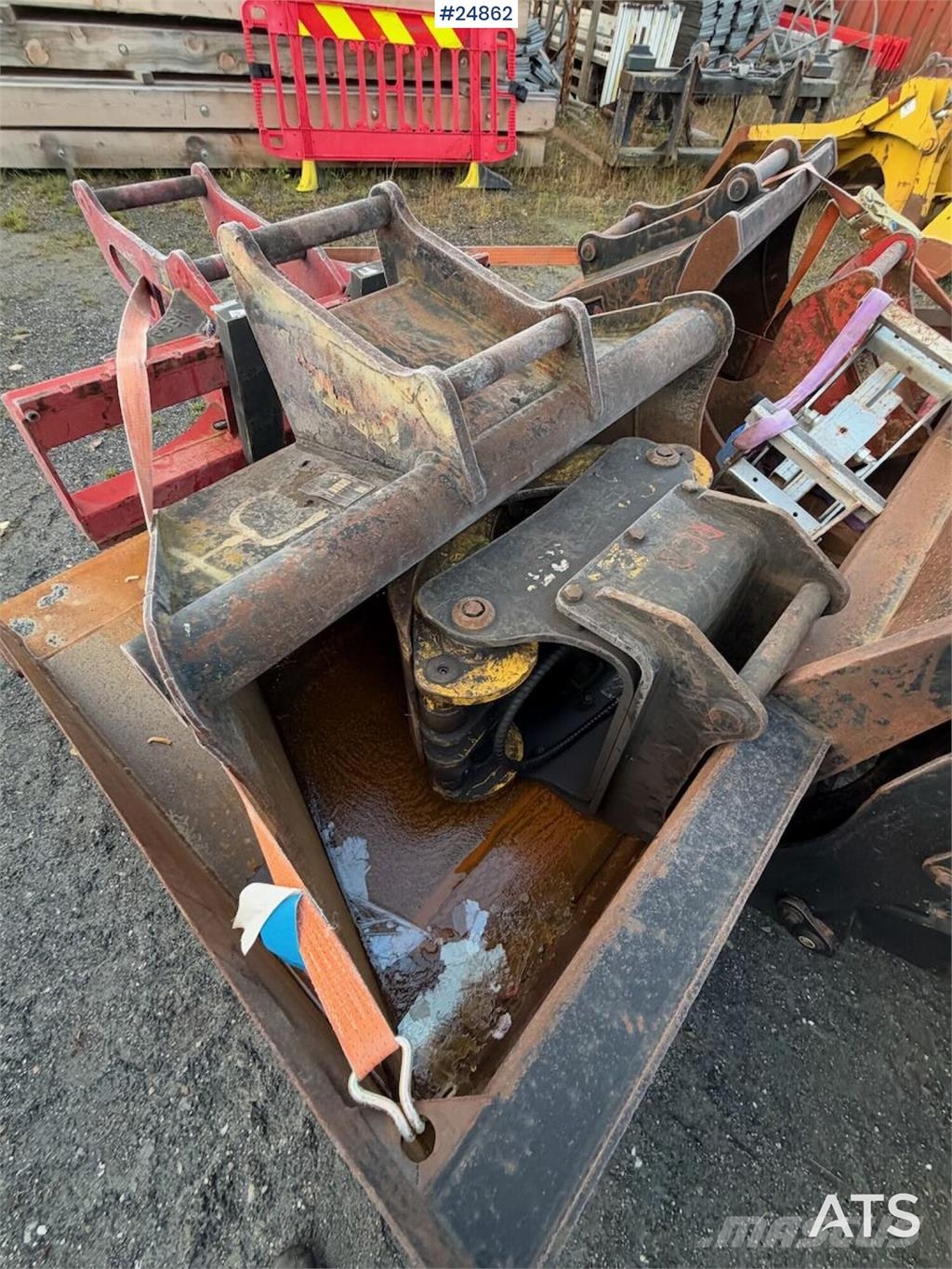 Huddig 1260B Backhoe loader with rail wheels – 3 buckets, لوادر ذات جرافات عكسية