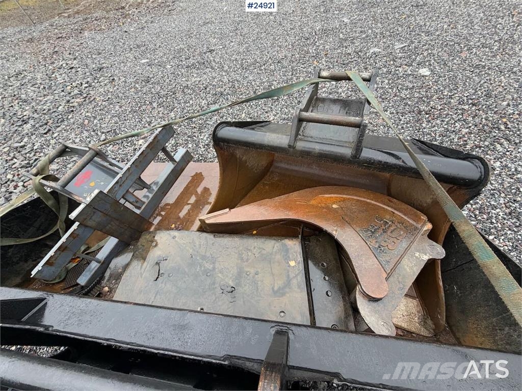 Huddig 1260B Tractor – 3 buckets, grapple, pallet forks,  Traktörler