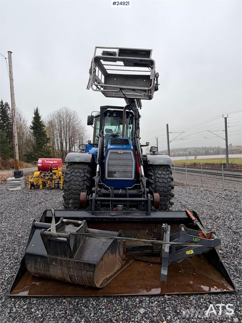 Huddig 1260B Tractor – 3 buckets, grapple, pallet forks,  Traktörler