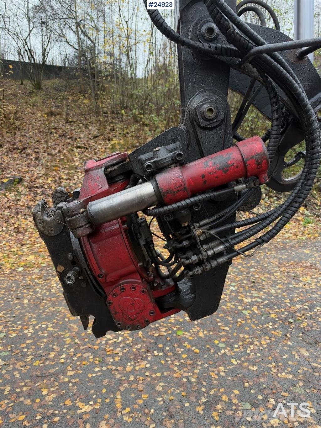 Huddig 1260B Tractor – Front bucket, grading bucket, tilt Traktori