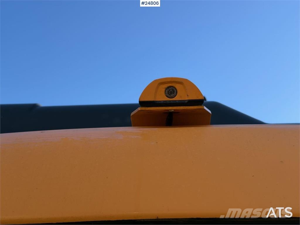 Hyundai Robex 140W-9A Wheeled excavator – tiltrotator and Hjulgravere