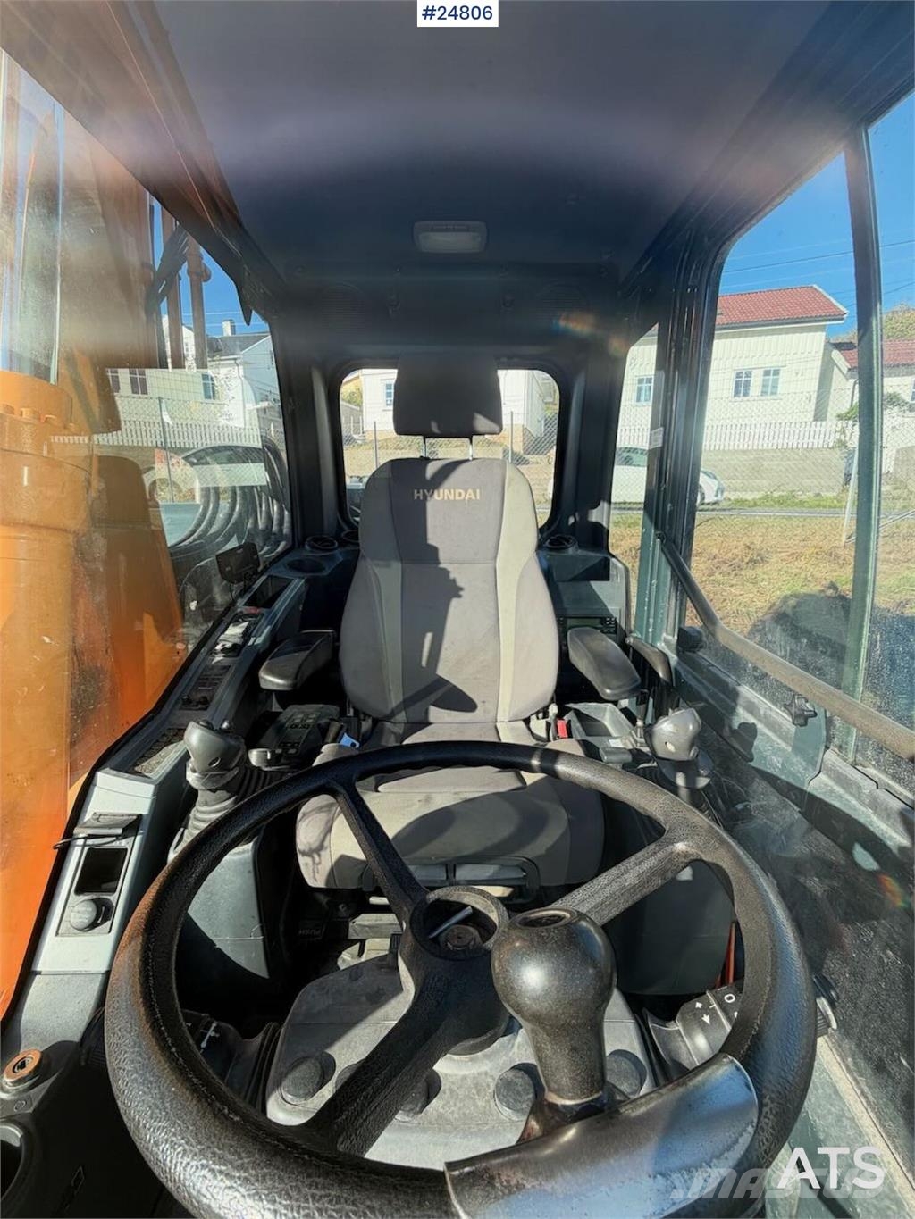 Hyundai Robex 140W-9A Wheeled excavator – tiltrotator and Hjulgravere