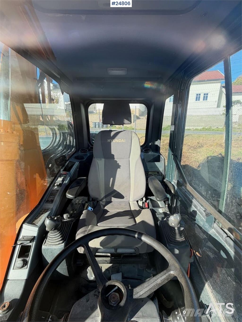 Hyundai Robex 140W-9A Wheeled excavator – tiltrotator and Hjulgravere