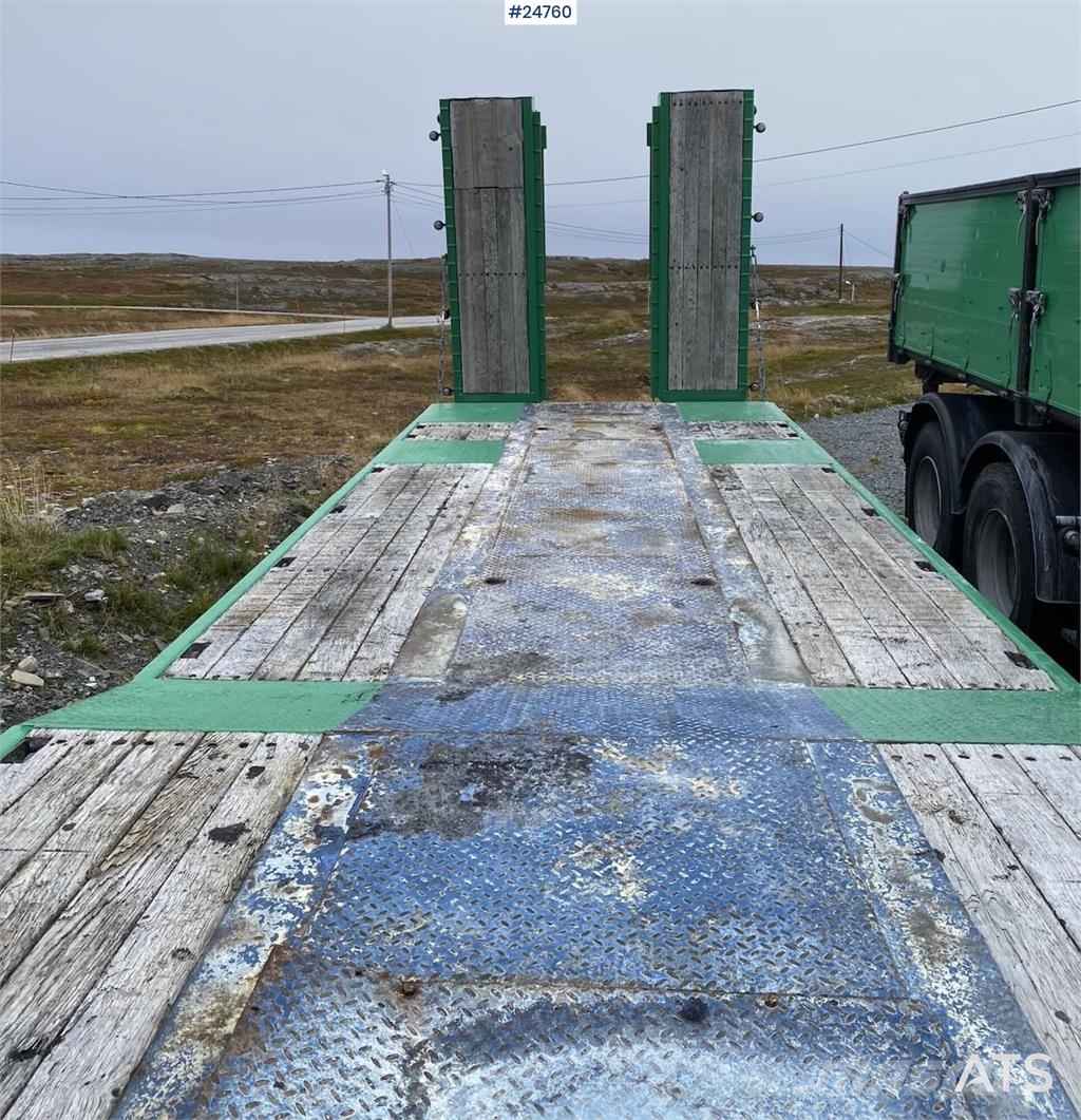 Istrail 3 axle machine trailer Низкорамные прицепы