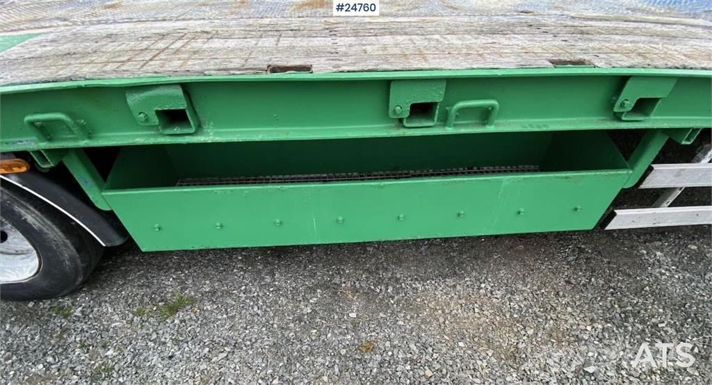 Istrail 3 axle machine trailer Низкорамные прицепы