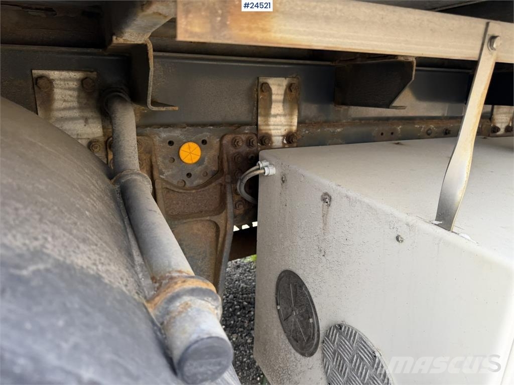 Iveco 190S35 Box truck – repair project with tail lift Box body trucks