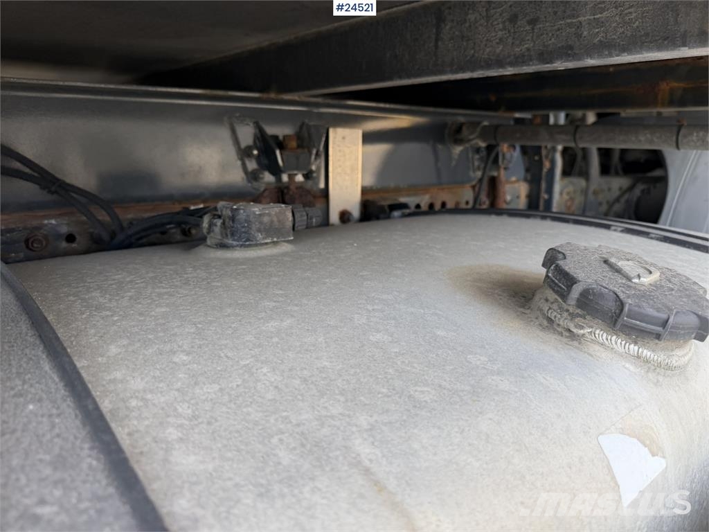 Iveco 190S35 Box truck – repair project with tail lift Box body trucks