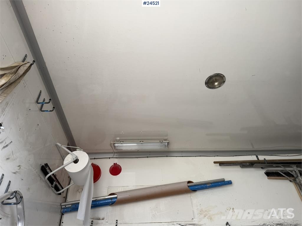 Iveco 190S35 Box truck – repair project with tail lift Box body trucks