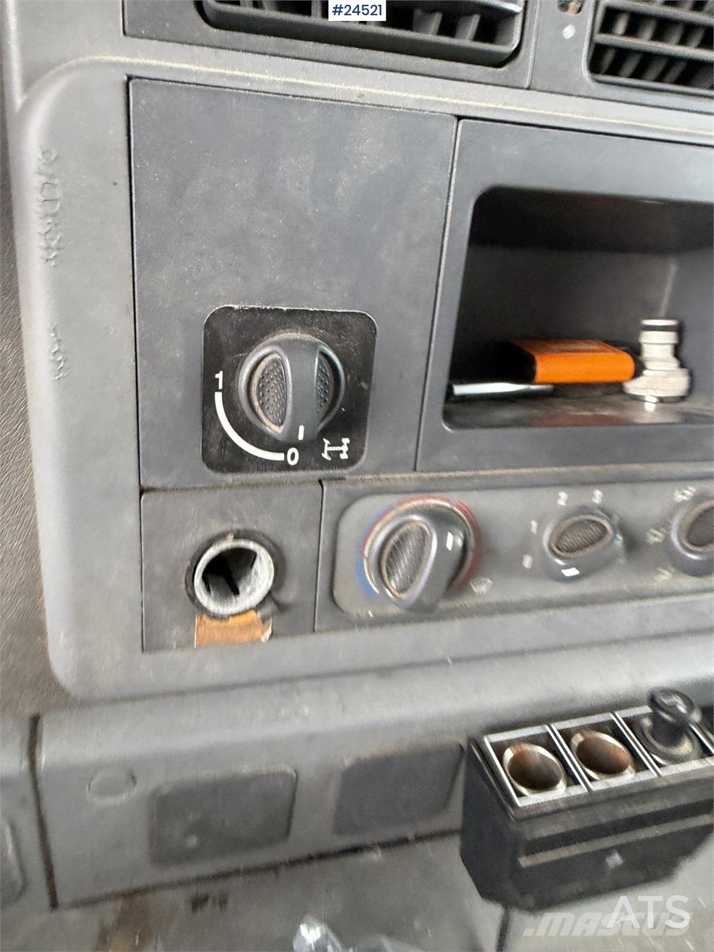 Iveco 190S35 Box truck – repair project with tail lift Box body trucks