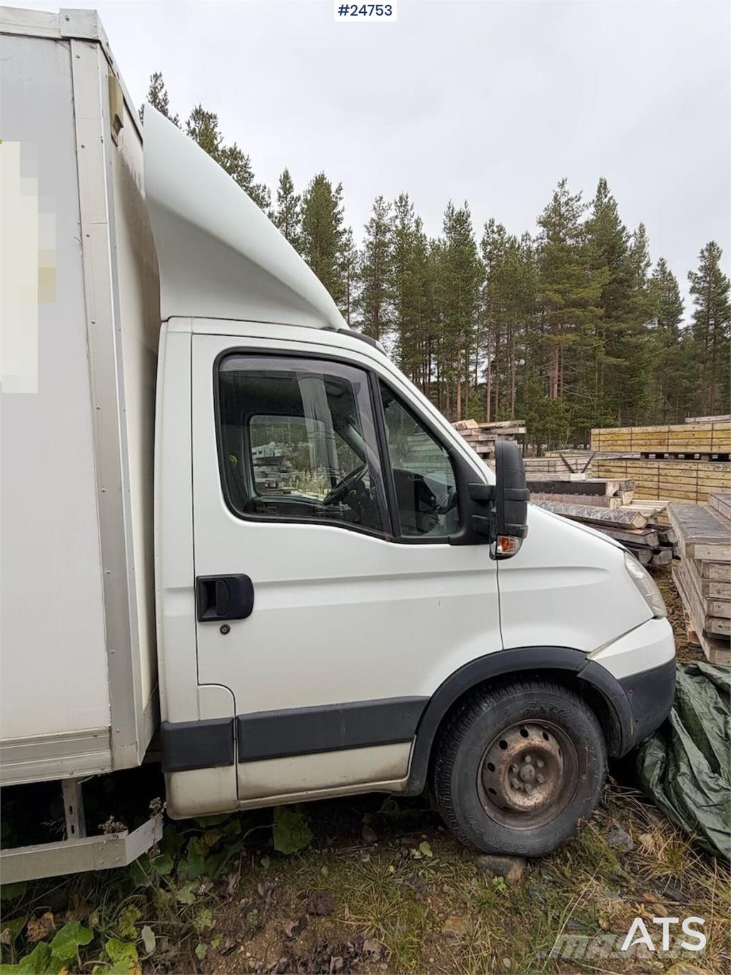 Iveco 35S14 4x2 Box truck - Side door and Zepro tail lif Skapbiler